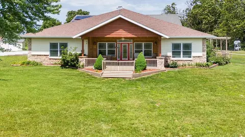 8708 Farm Road 2140, Cassville, MO 65625