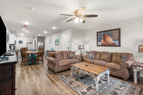 3105 S Vineyards Ter UNIT 2, Branson, MO 65616
