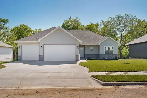 1478 N Collins Dr, Republic, MO 65738