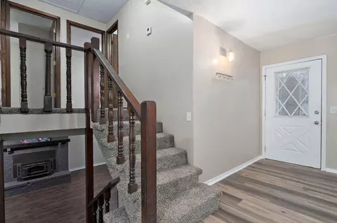 Entry Way - 2516 W Blackburn Dr, Springfield, MO 65807 photo 2 of 2