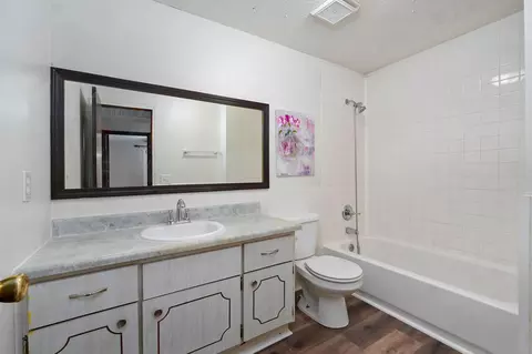 Bath - 2516 W Blackburn Dr, Springfield, MO 65807 photo 4 of 4