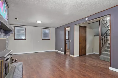 Living - 2516 W Blackburn Dr, Springfield, MO 65807 photo 4 of 7