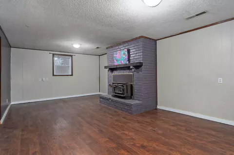 Living - 2516 W Blackburn Dr, Springfield, MO 65807 photo 5 of 7