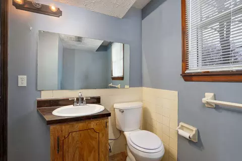 Bath - 2516 W Blackburn Dr, Springfield, MO 65807 photo 1 of 4
