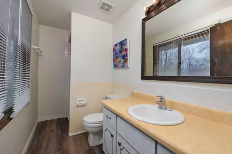 Bath - 2516 W Blackburn Dr, Springfield, MO 65807 photo 2 of 4