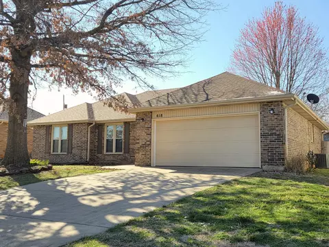 618 W Greenwood St, Springfield, MO 65807