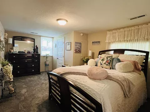 Bedroom - 720 Highland St, Cabool, MO 65689 photo 1 of 2