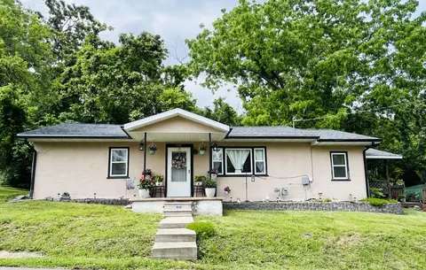 Exterior - 720 Highland St, Cabool, MO 65689 photo 1 of 5