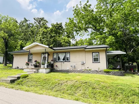 Exterior - 720 Highland St, Cabool, MO 65689 photo 2 of 5