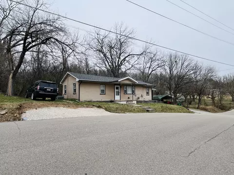 Exterior - 720 Highland St, Cabool, MO 65689 photo 4 of 5