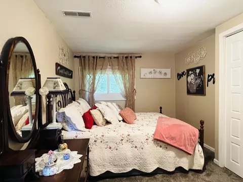 Bedroom - 720 Highland St, Cabool, MO 65689 photo 2 of 2