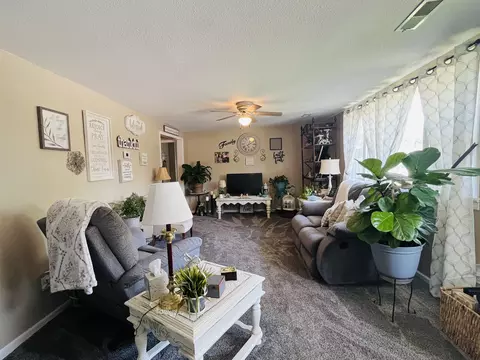 Living - 720 Highland St, Cabool, MO 65689 photo 1 of 3