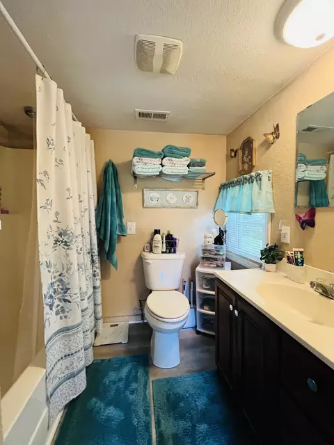 Bath - 720 Highland St, Cabool, MO 65689 photo 1 of 1