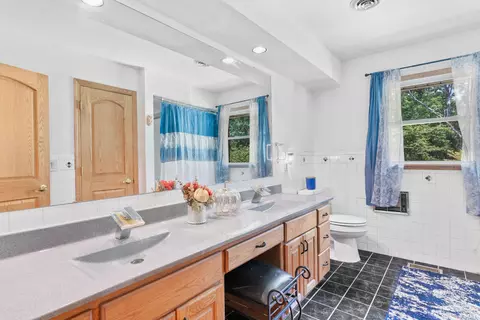 Bath - 178 Garner Dr, Ozark, MO 65721 photo 2 of 5