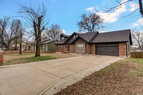 Exterior - 2317 S Hilton Ave, Springfield, MO 65807 photo 3 of 10