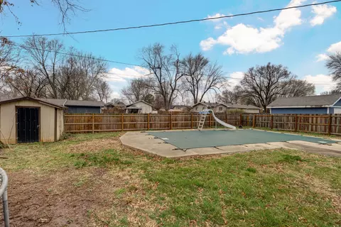 Exterior - 2317 S Hilton Ave, Springfield, MO 65807 photo 9 of 10
