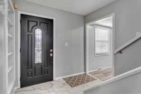 Entry Way - 2317 S Hilton Ave, Springfield, MO 65807 photo 1 of 5