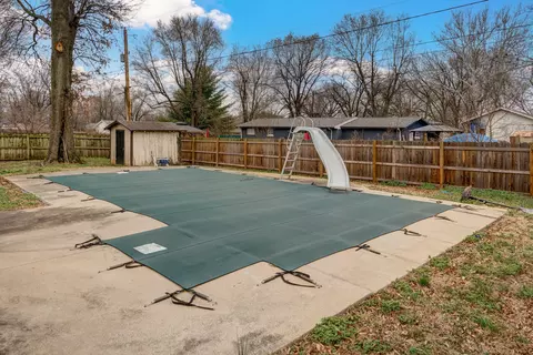 Exterior - 2317 S Hilton Ave, Springfield, MO 65807 photo 6 of 10