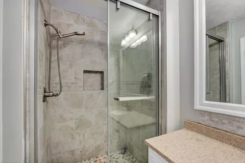 Bath - 2317 S Hilton Ave, Springfield, MO 65807 photo 2 of 7