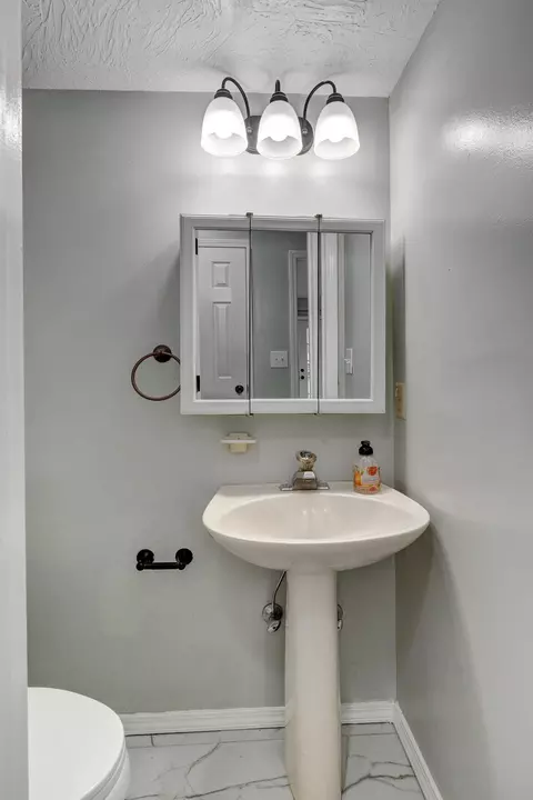 Bath - 2317 S Hilton Ave, Springfield, MO 65807 photo 3 of 7