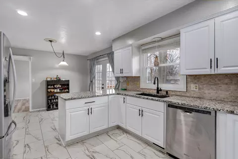 Kitchen - 2317 S Hilton Ave, Springfield, MO 65807 photo 4 of 4