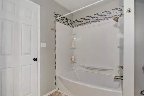 Bath - 2317 S Hilton Ave, Springfield, MO 65807 photo 5 of 7