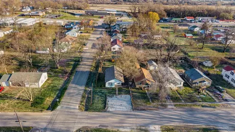 601 E Highland St, Aurora, MO 65605 photo 26