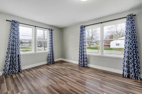 601 E Highland St, Aurora, MO 65605 photo 6