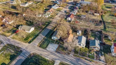 601 E Highland St, Aurora, MO 65605 photo 22