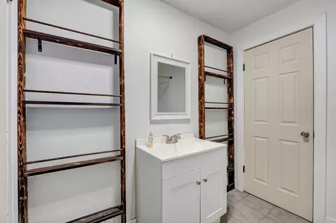 601 E Highland St, Aurora, MO 65605 photo 23