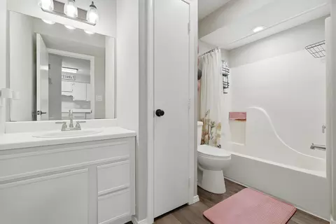Bath - 250 Berry Dr #A7, Branson, MO 65616 photo 1 of 2