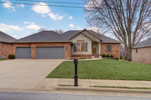 5252 S Holland Ave, Springfield, MO 65810