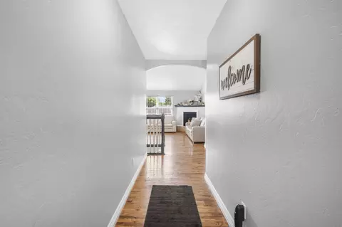 Entry Way - 4418 W State St, Springfield, MO 65802 photo 4 of 5