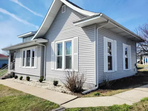 401 South St, Stockton, MO 65785