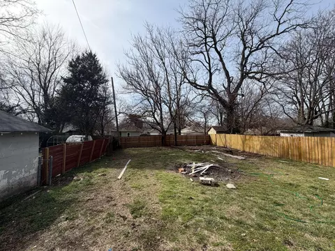 Exterior - 2243 N Taylor Ave, Springfield, MO 65803 photo 3 of 4