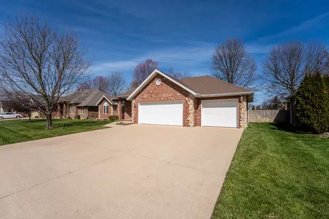 Exterior - 3755 W Eaglecrest St, Battlefield, MO 65619 photo 3 of 9