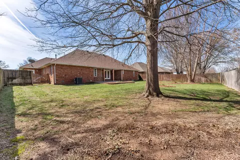 Exterior - 3755 W Eaglecrest St, Battlefield, MO 65619 photo 6 of 9