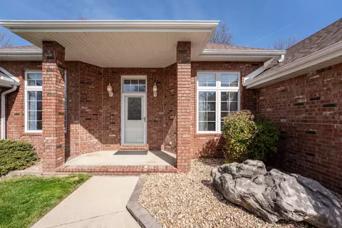 Exterior - 3755 W Eaglecrest St, Battlefield, MO 65619 photo 4 of 9