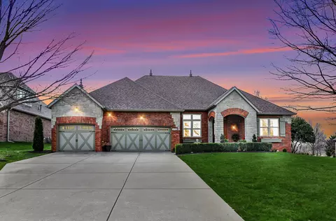 6184 S Riverbend Rd, Springfield, MO 65810
