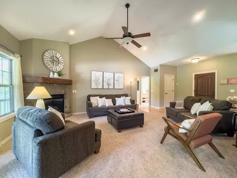 Living - 555 E Farm Road 84, Springfield, MO 65803 photo 4 of 6