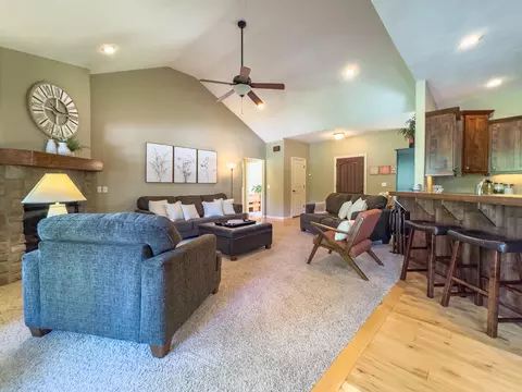 Living - 555 E Farm Road 84, Springfield, MO 65803 photo 5 of 6