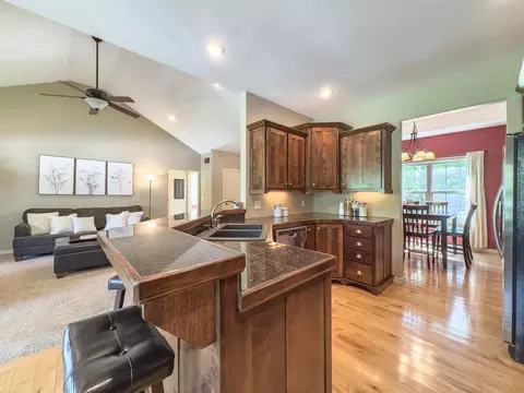 Kitchen - 555 E Farm Road 84, Springfield, MO 65803 photo 3 of 5