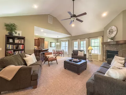 Living - 555 E Farm Road 84, Springfield, MO 65803 photo 2 of 6