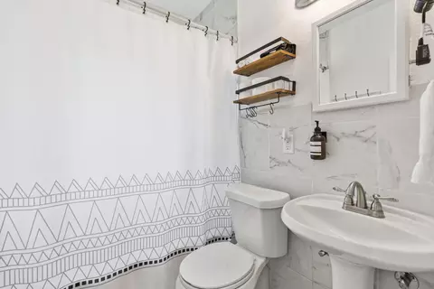 Bath - 1834 S Jefferson Ave, Springfield, MO 65807 photo 1 of 2