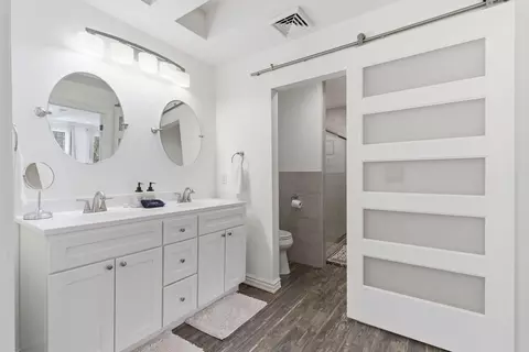 Bath - 1834 S Jefferson Ave, Springfield, MO 65807 photo 2 of 2