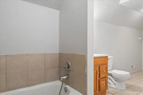 Bath - 1123 E Blaine St, Springfield, MO 65803 photo 3 of 4