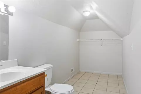 Bath - 1123 E Blaine St, Springfield, MO 65803 photo 2 of 4