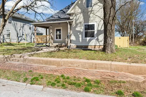 Exterior - 1123 E Blaine St, Springfield, MO 65803 photo 2 of 6