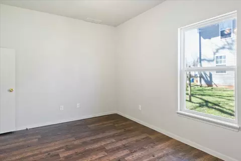 Bedroom - 1123 E Blaine St, Springfield, MO 65803 photo 3 of 4