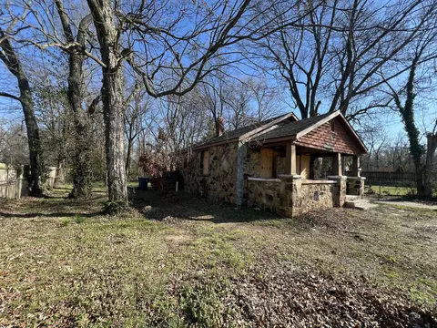Exterior - 2545 E Cherry St, Springfield, MO 65802 photo 3 of 10